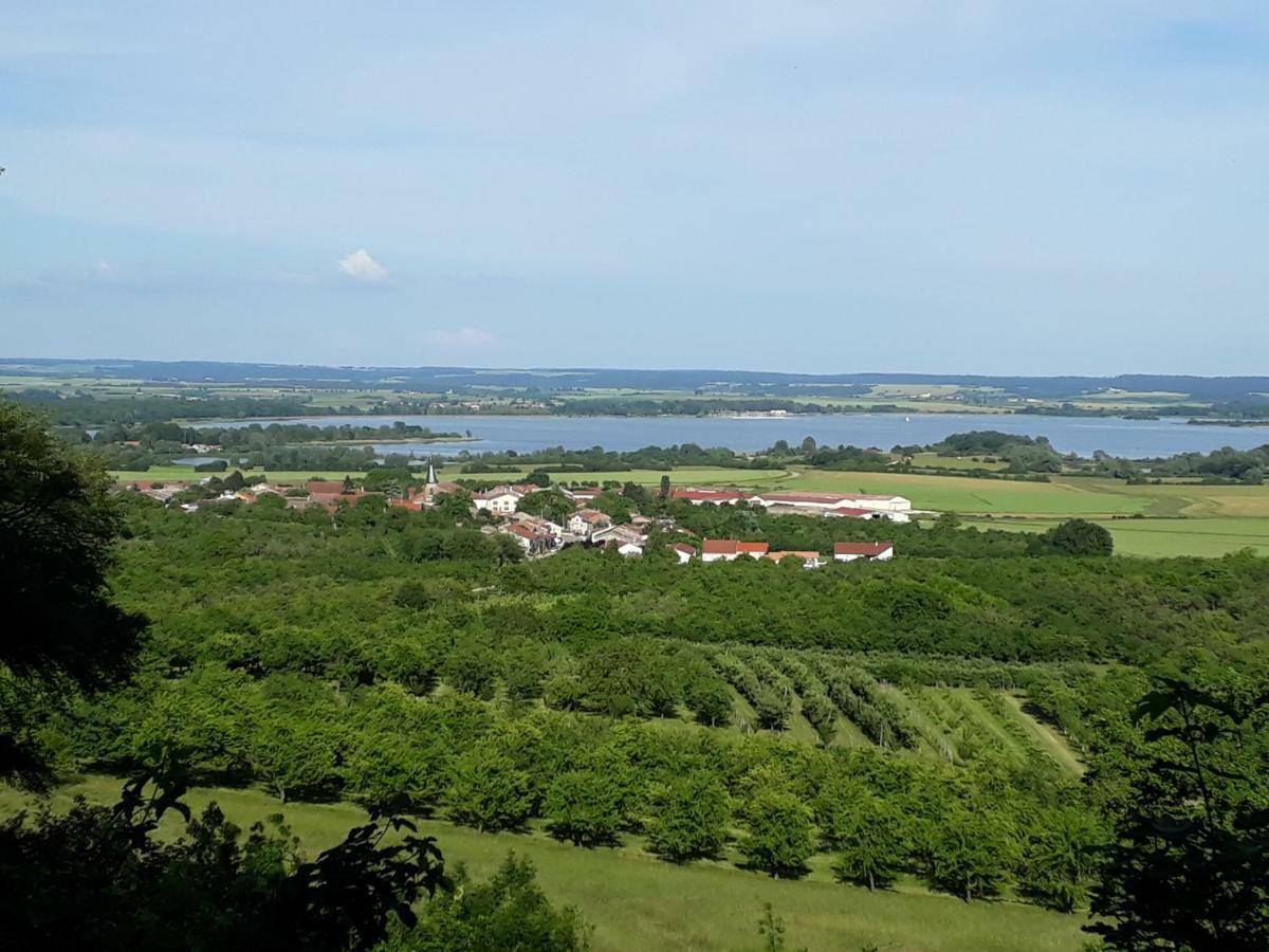 Gite Aux Lauriers Lacroix-sur-Meuse Exterior foto