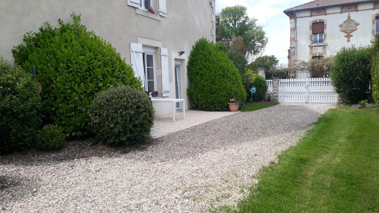 Gite Aux Lauriers Lacroix-sur-Meuse Exterior foto